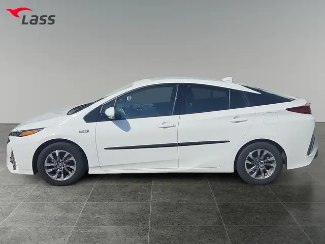 Toyota Prius view 3