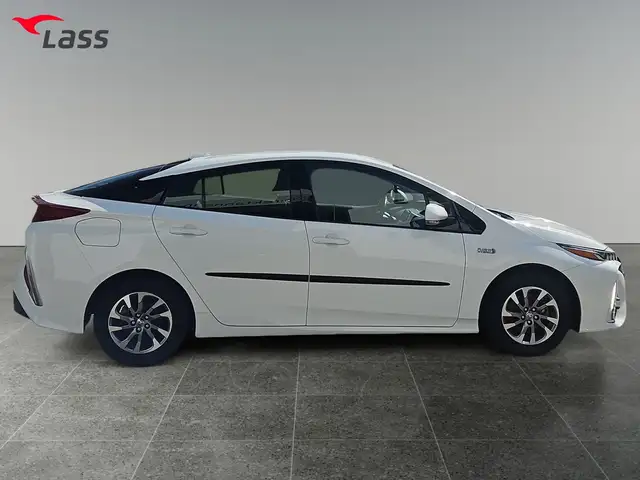 Toyota Prius view 7