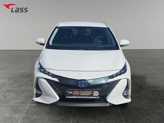 Toyota Prius view 9