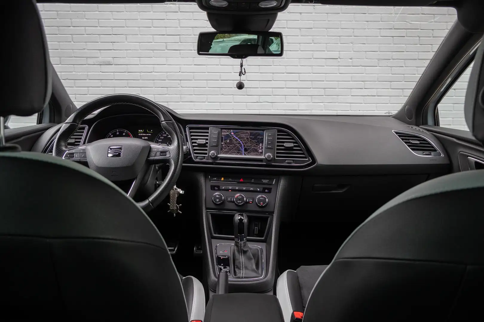 SEAT Leon ST 2.0 TSI Cupra 280 Wit - 2