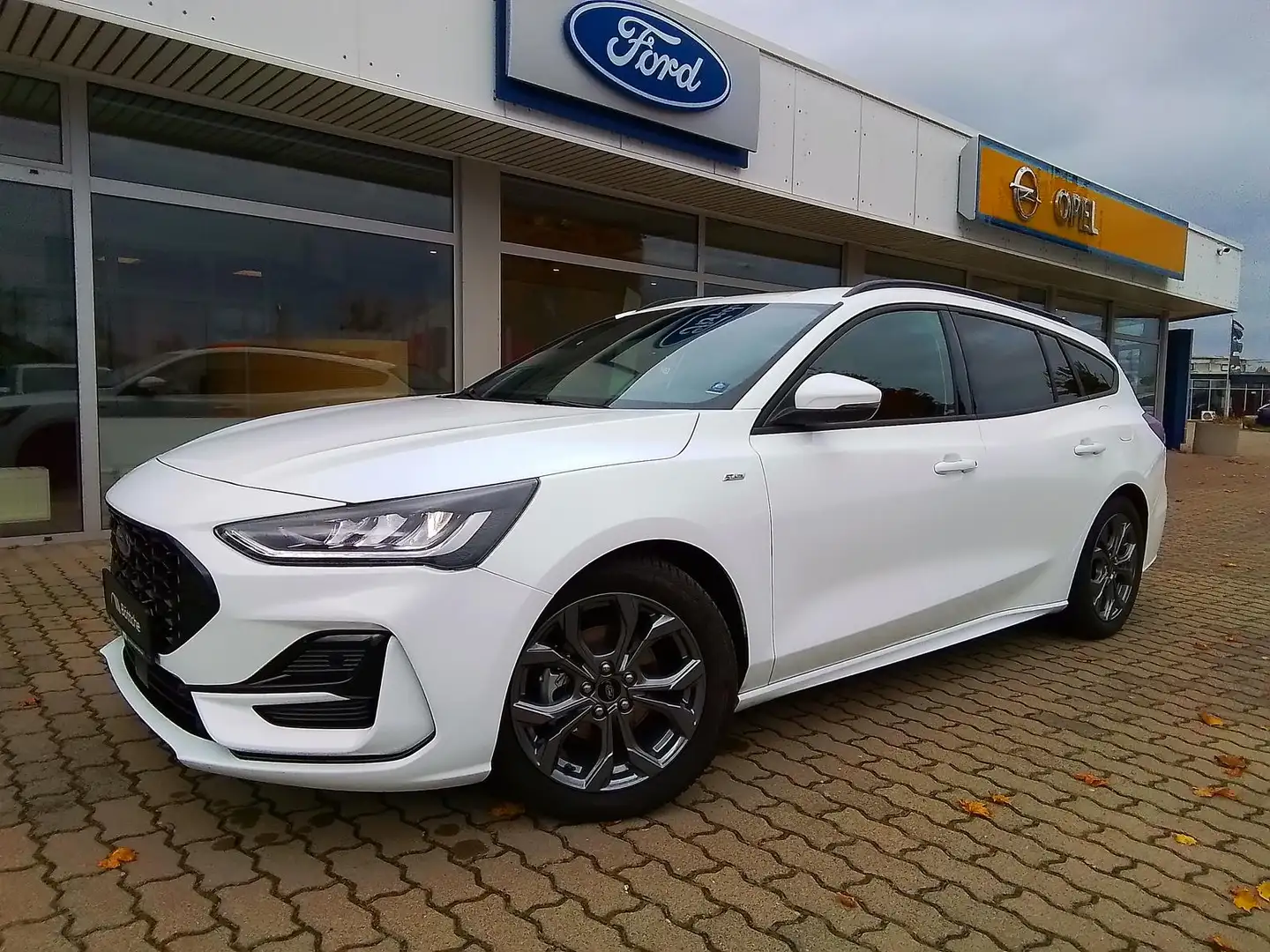 Ford Focus Turnier ST-Line 1.0 EcoBoost LED/Navi/SHZ/Kamera Blanc - 2
