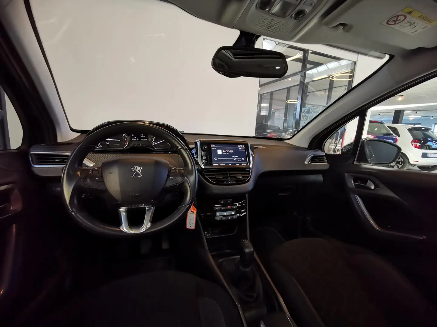 Peugeot 2008 1.2 PureTech Active | XENON | AIRCO | CRUISE | GLA Grijs - 2