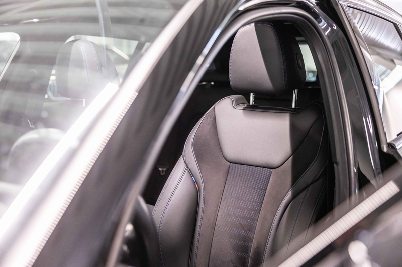 BMW 320 320i Touring M Sport | TOWB| PANO — photo 12
