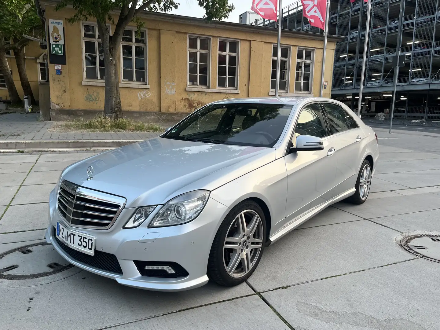 Mercedes-Benz E 350 CGI 7G-TRONIC Avantgarde Silber - 1
