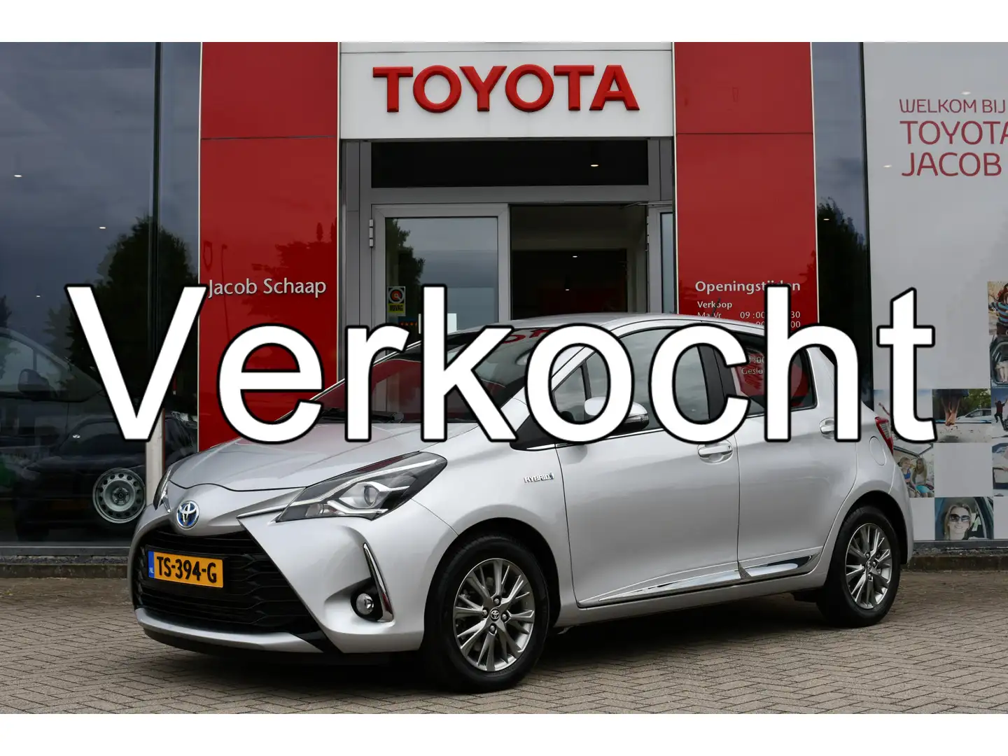 Toyota Yaris 1.5 Hybrid Executive Automaat 100pk | Navigatie | Gris - 1