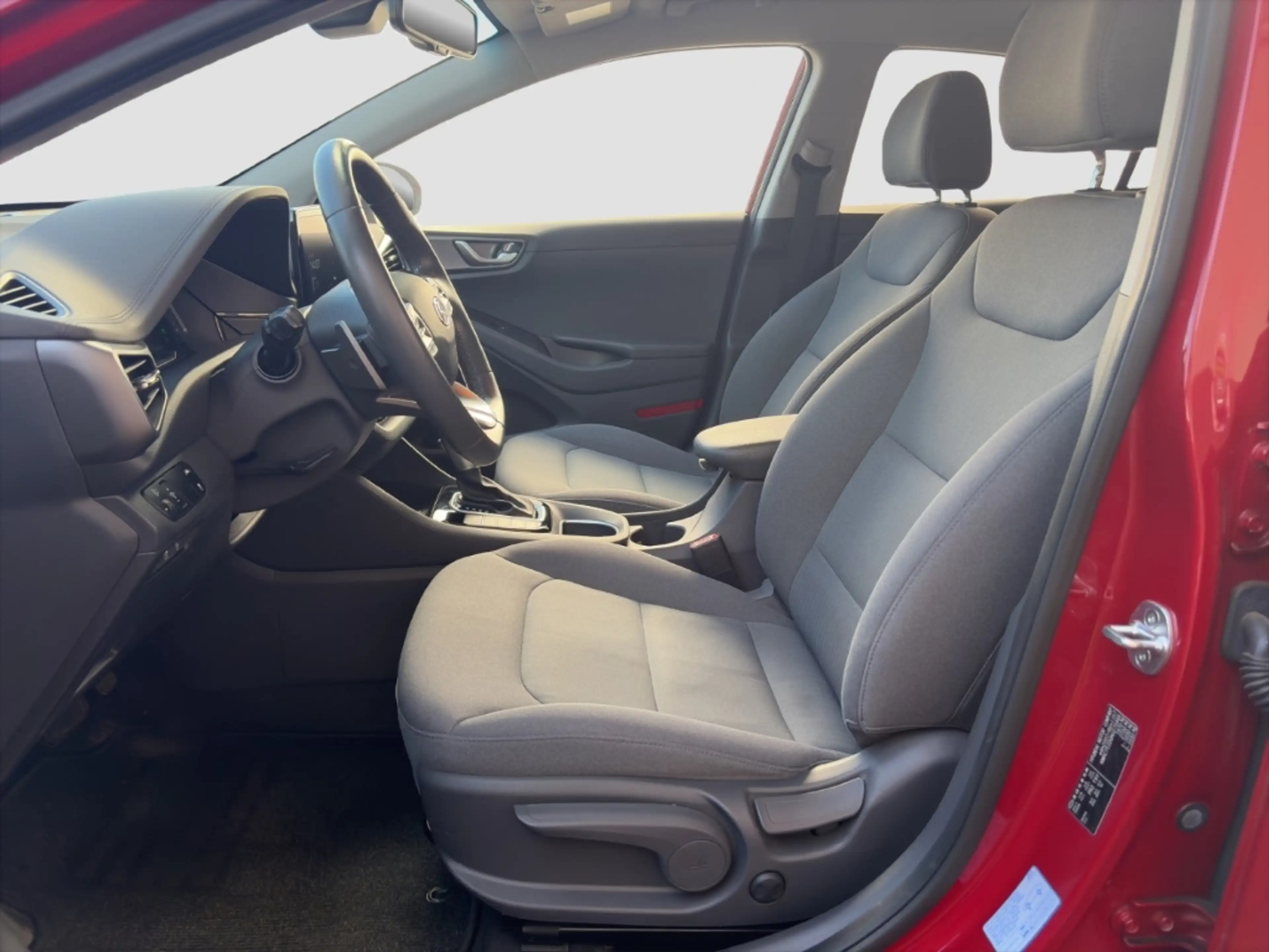 Hyundai IONIQ Plug-In Hybrid STYLE *INFINITY*LED*CAM*CARPLAY* — photo 7