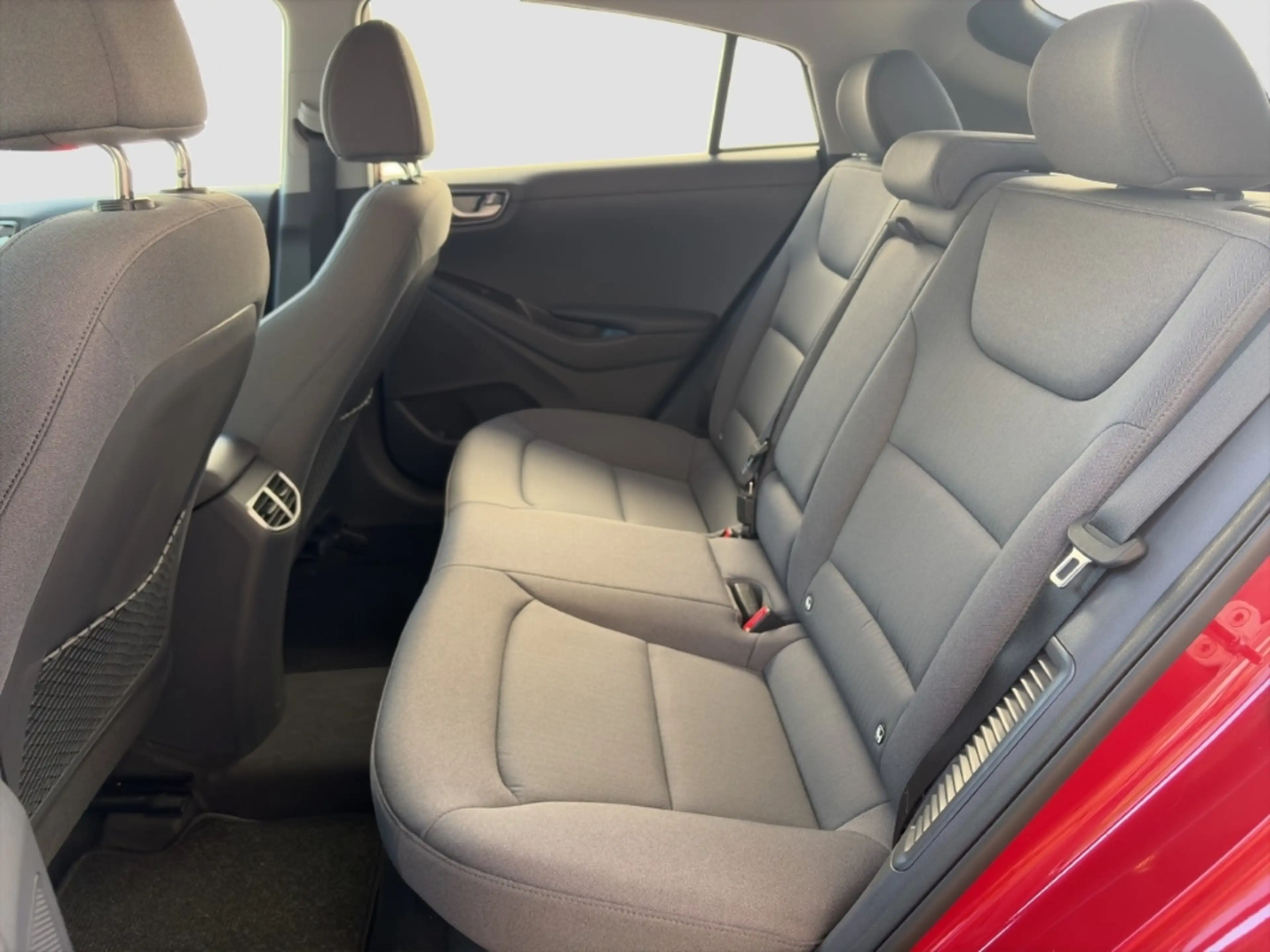 Hyundai IONIQ Plug-In Hybrid STYLE *INFINITY*LED*CAM*CARPLAY* — photo 8