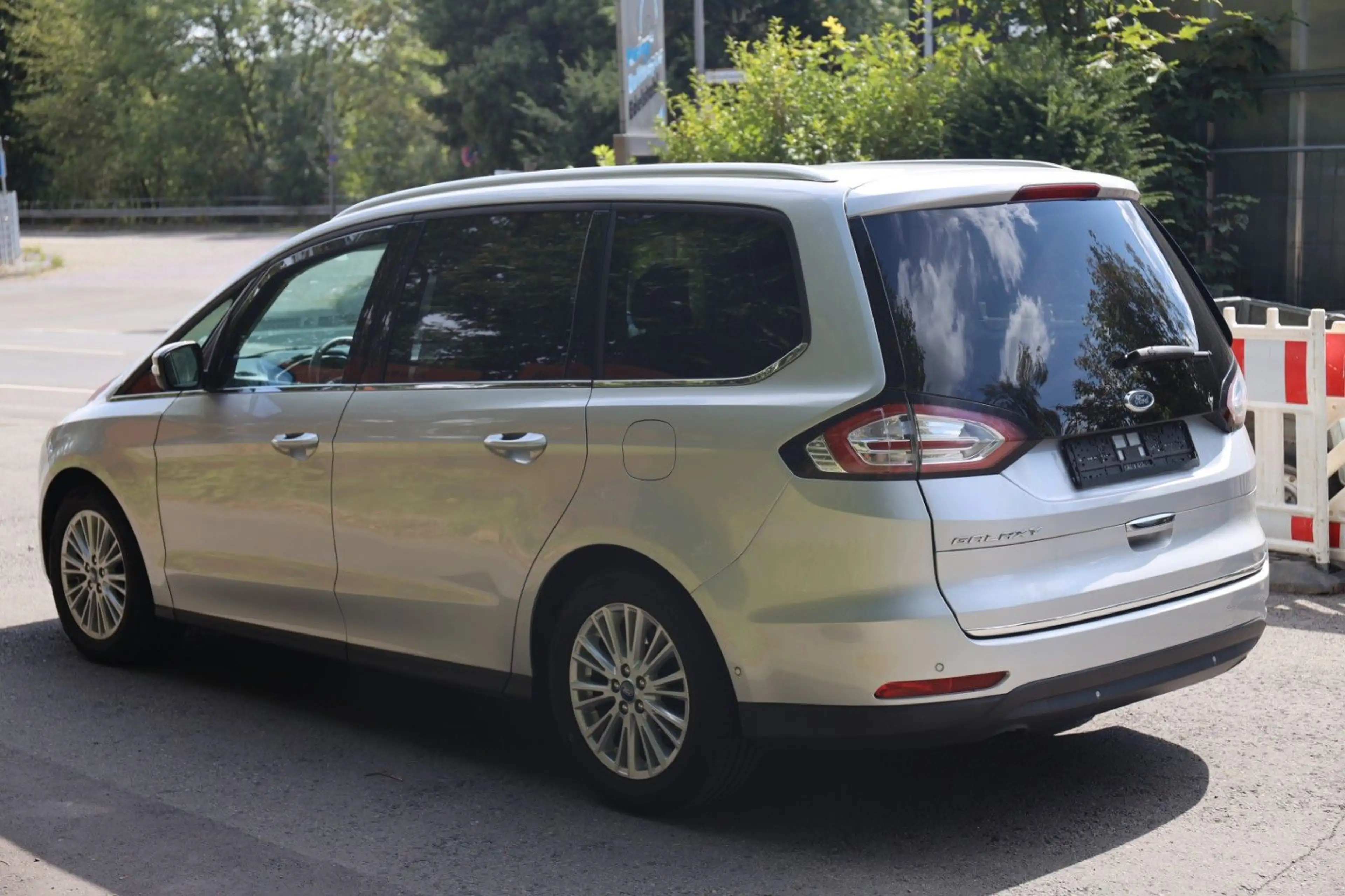 Ford Galaxy Titanium — photo 13