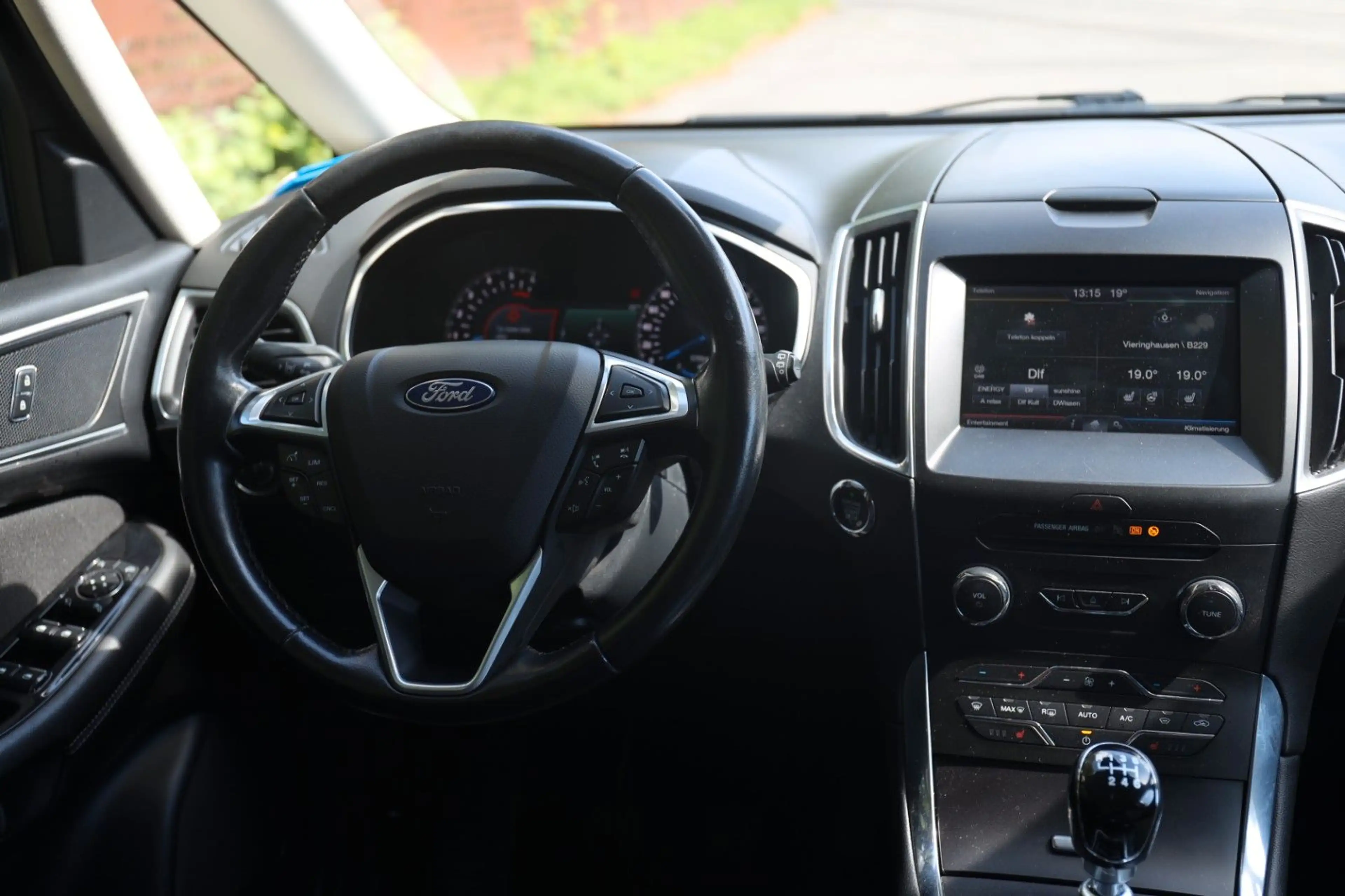 Ford Galaxy Titanium — photo 7