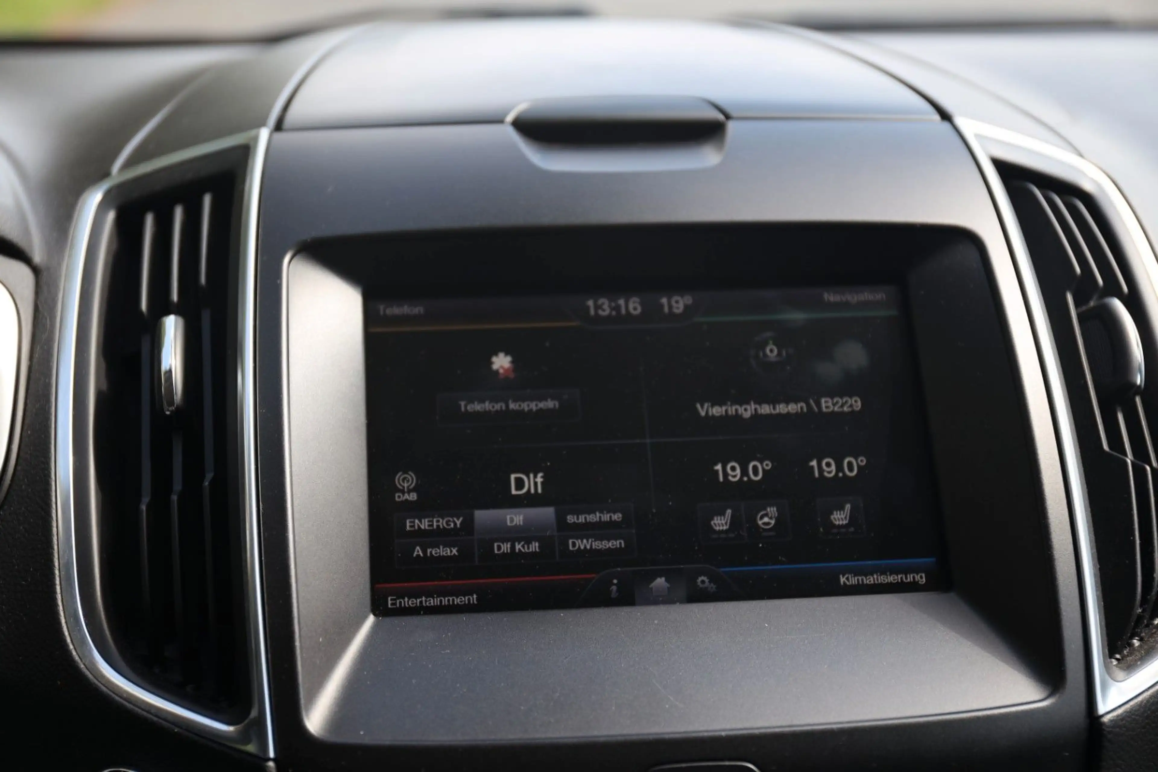 Ford Galaxy Titanium — photo 11