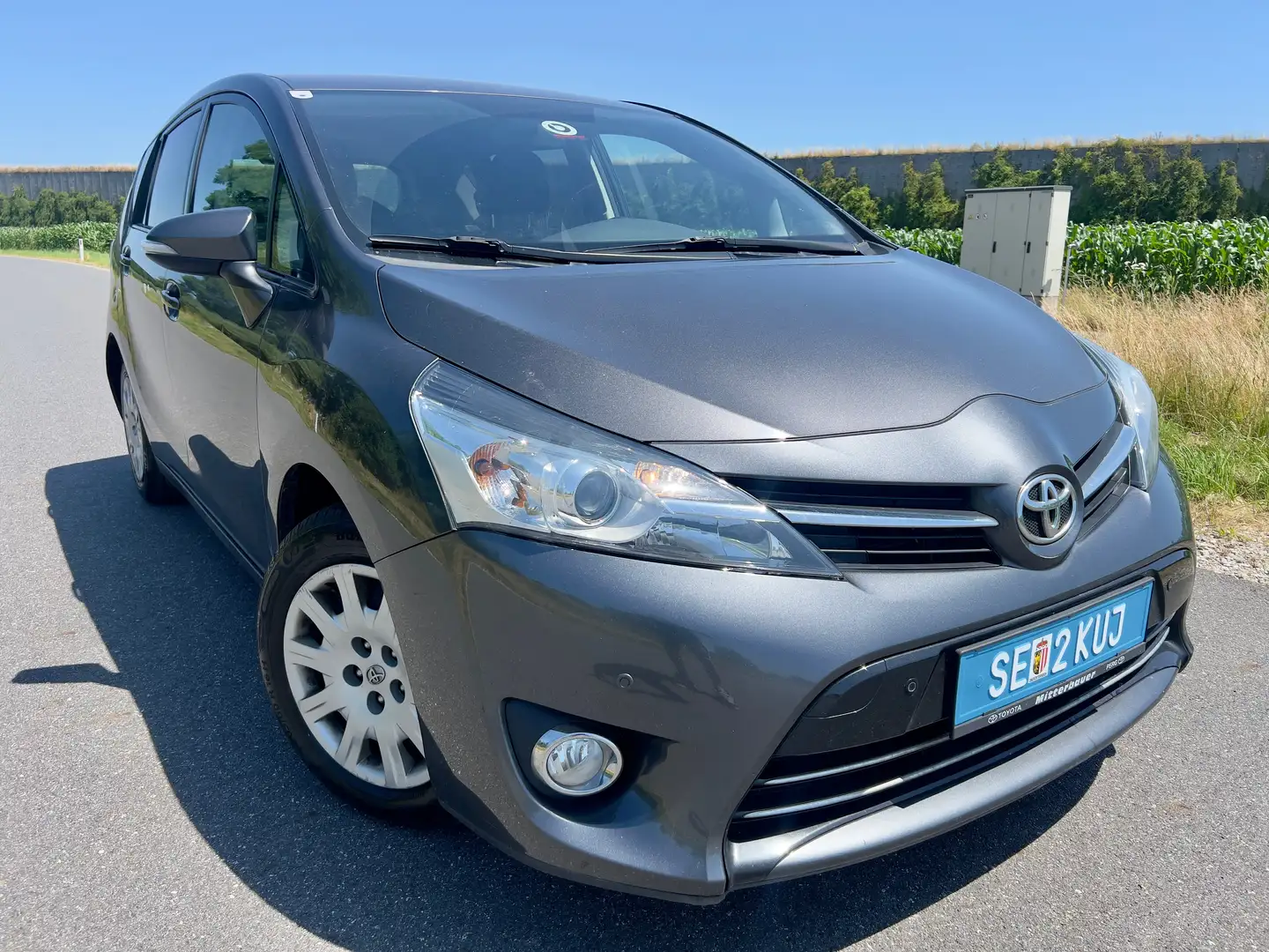 Toyota Verso 2.0 DIESEL,KLIMA,PDC, Grau - 1