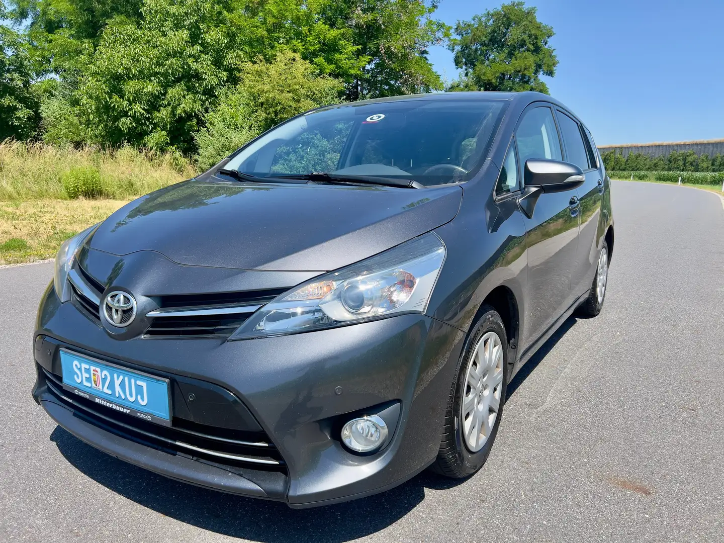 Toyota Verso 2.0 DIESEL,KLIMA,PDC, Grau - 2