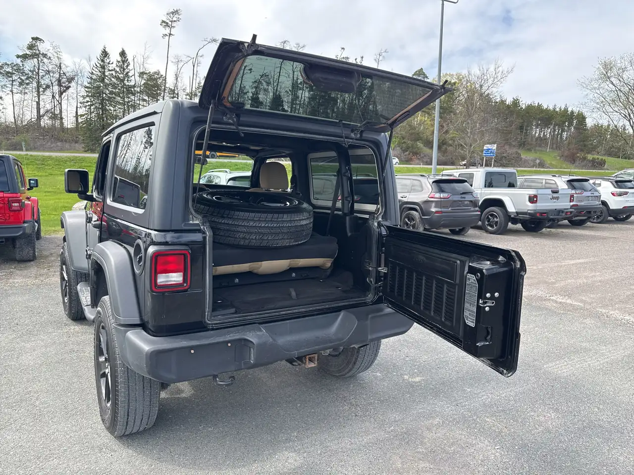Jeep Wrangler снимка Jeep Wrangler