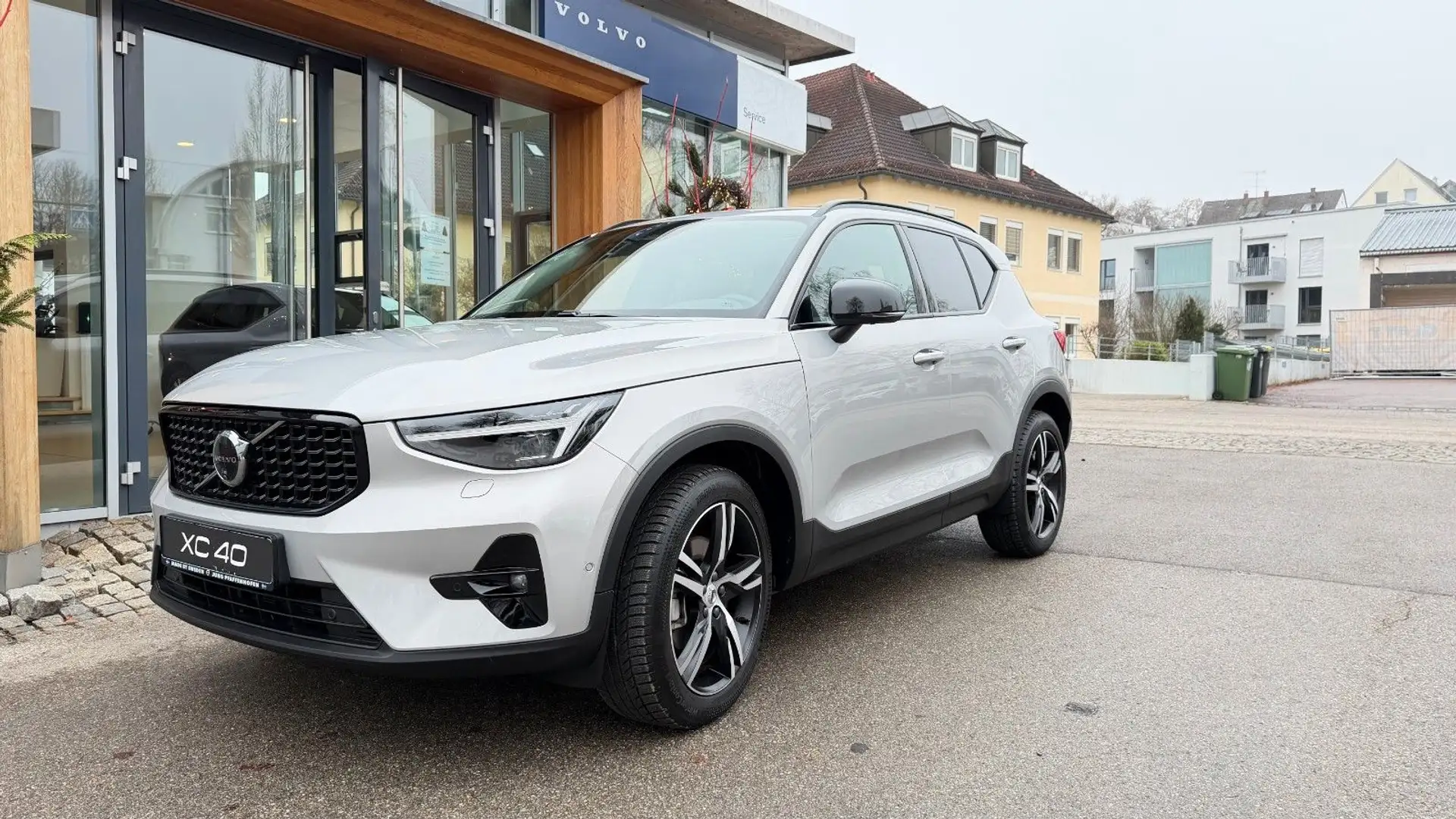 Volvo XC40 B3 Ultra Dark/Business-Paket/+ Silber - 2