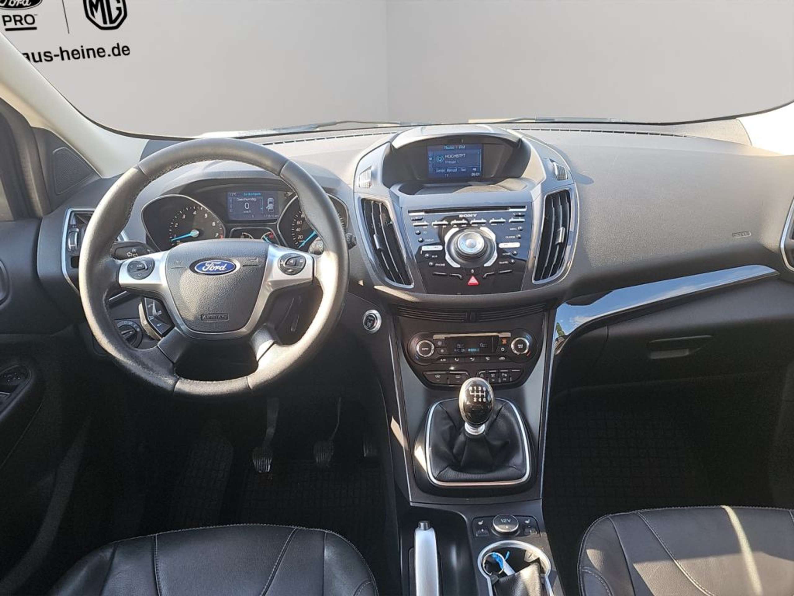 Fahrzeugabbildung Ford Kuga 1.5 EcoBoost 2x4 Individual - mit KI generiert/bearbeitet
