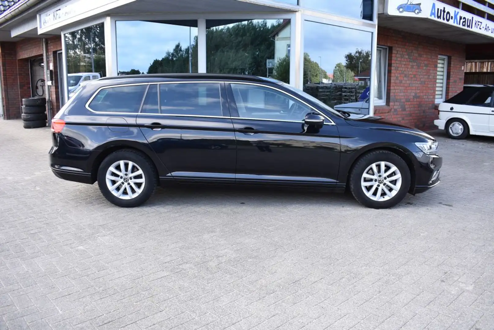 Volkswagen Passat Variant 1.5 TSI OPF Business LED-Scheinwerfer Navi Alu Kli Schwarz - 2