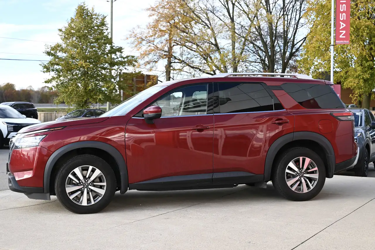 Nissan Pathfinder снимка Nissan Pathfinder