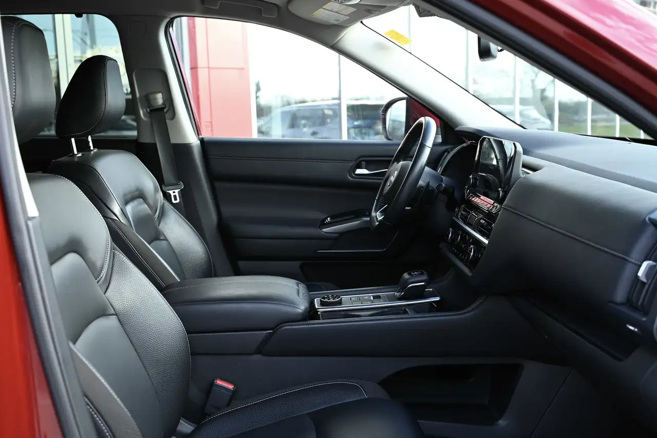Nissan Pathfinder снимка Nissan Pathfinder