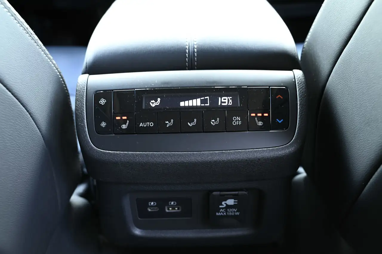 Nissan Pathfinder снимка Nissan Pathfinder