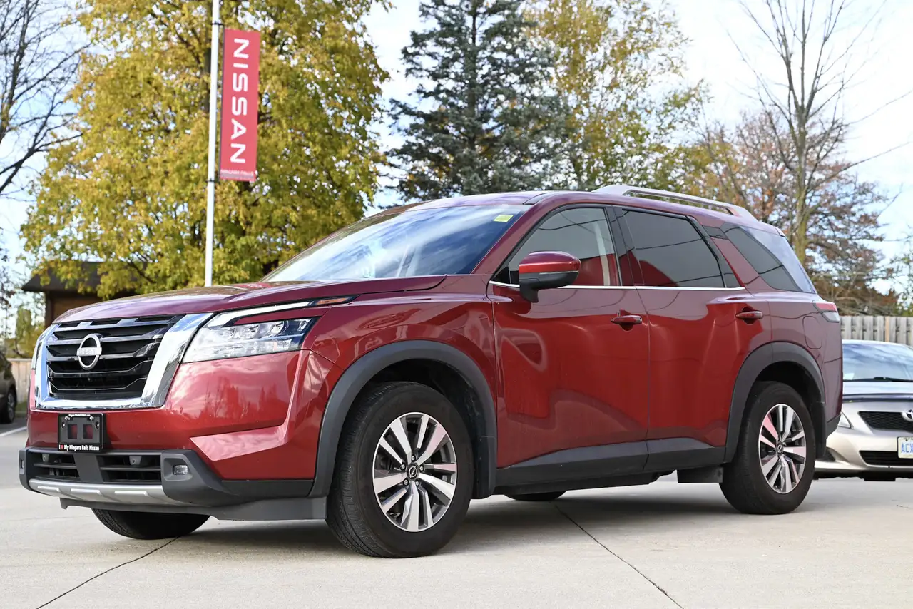 Nissan Pathfinder снимка Nissan Pathfinder