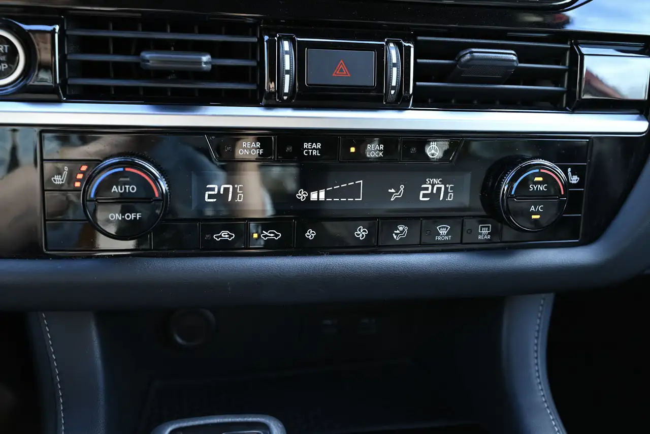 Nissan Pathfinder снимка Nissan Pathfinder