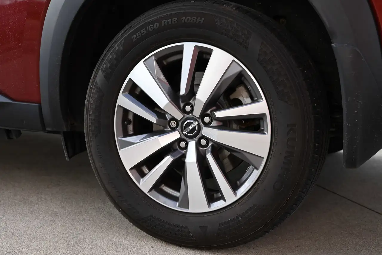 Nissan Pathfinder снимка Nissan Pathfinder
