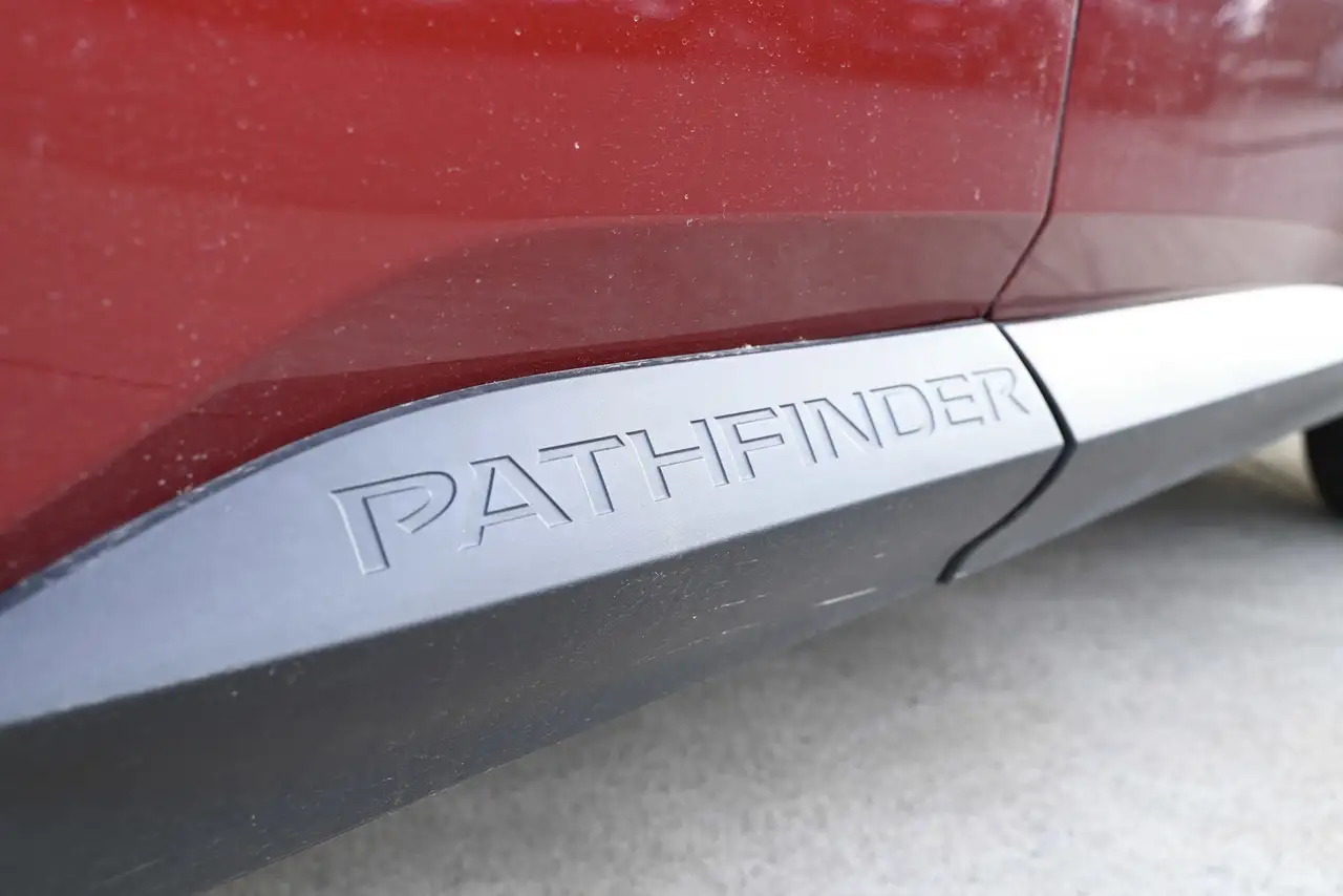 Nissan Pathfinder снимка Nissan Pathfinder