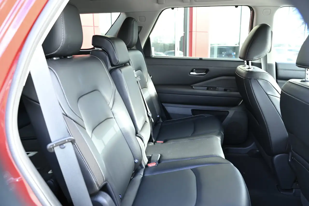 Nissan Pathfinder снимка Nissan Pathfinder