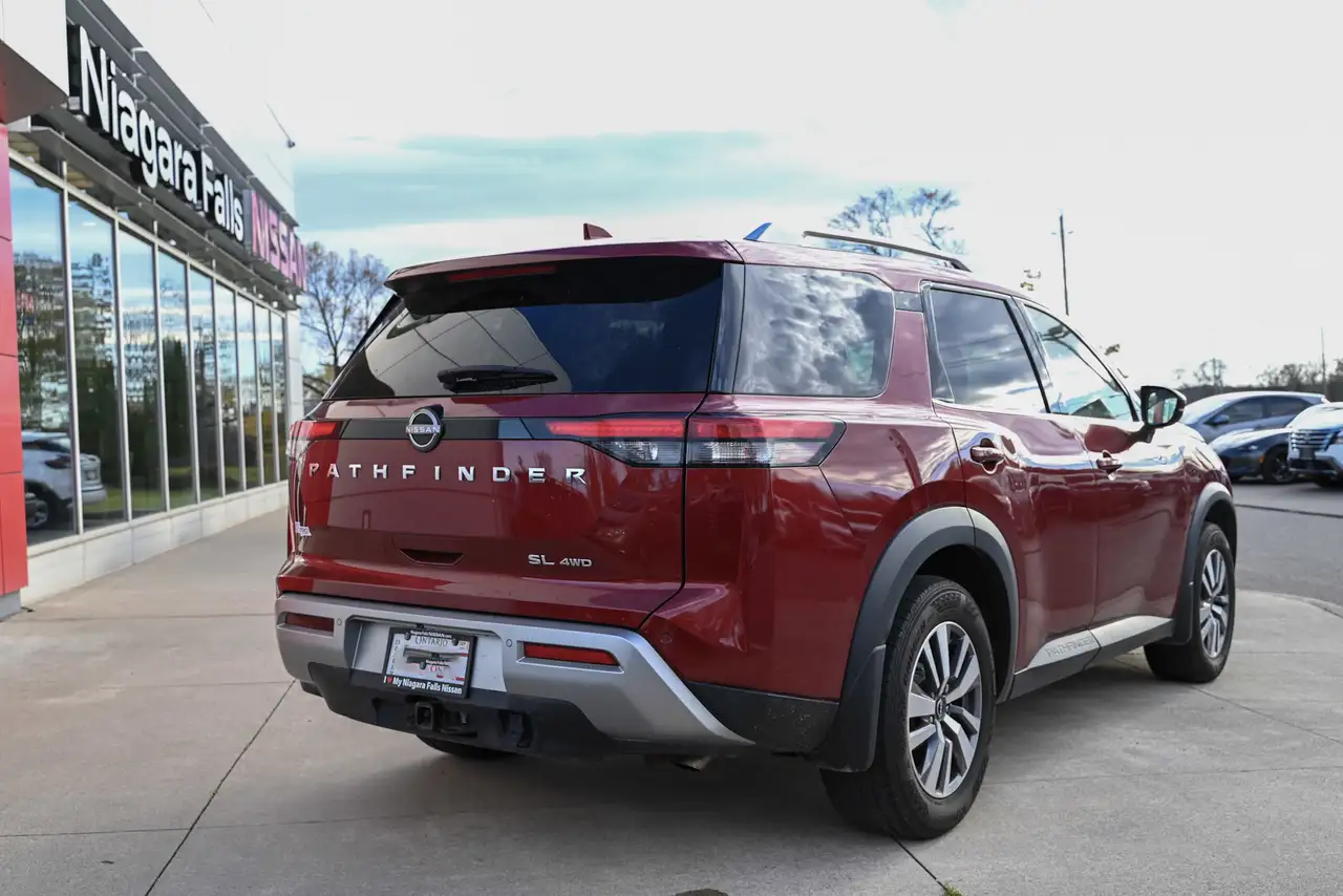 Nissan Pathfinder снимка Nissan Pathfinder
