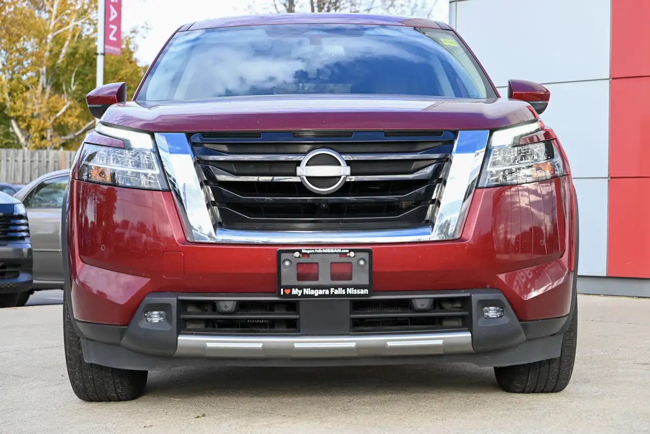 Nissan Pathfinder снимка Nissan Pathfinder