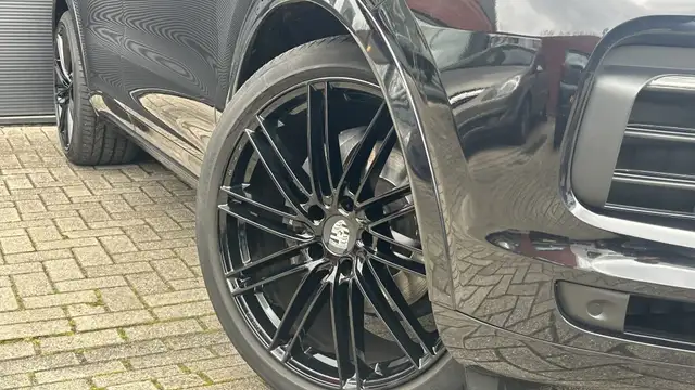 Porsche Cayenne view 11