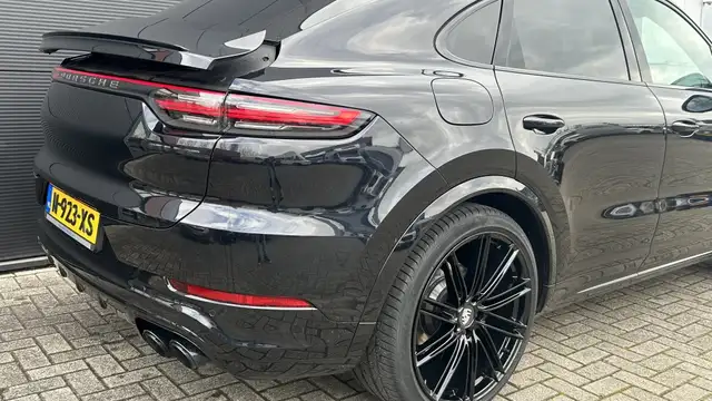 Porsche Cayenne view 8