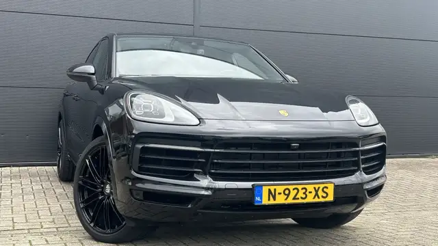 Porsche Cayenne view 5
