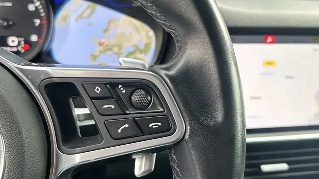Porsche Cayenne view 25