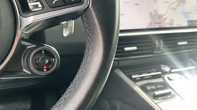 Porsche Cayenne view 22