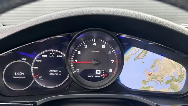 Porsche Cayenne view 23