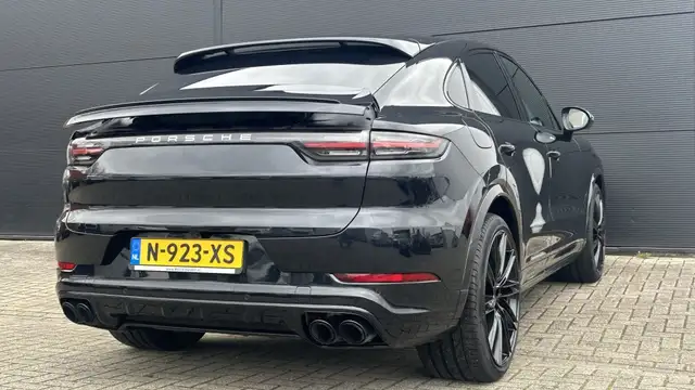 Porsche Cayenne view 2