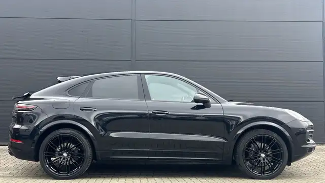 Porsche Cayenne view 4