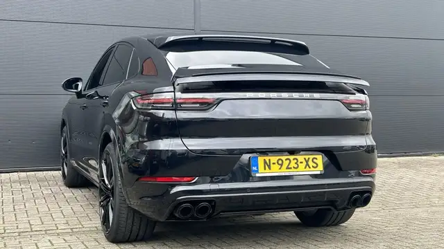 Porsche Cayenne view 6