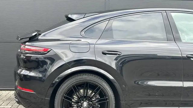 Porsche Cayenne view 10