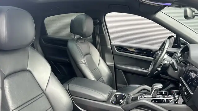 Porsche Cayenne view 13
