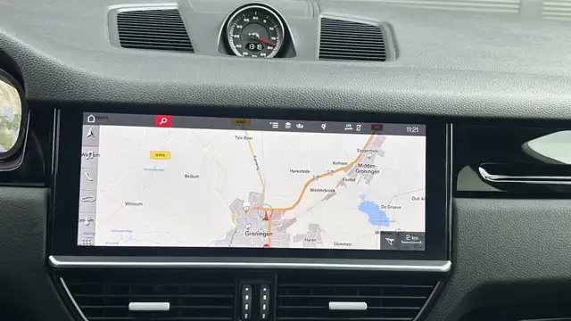 Porsche Cayenne view 27