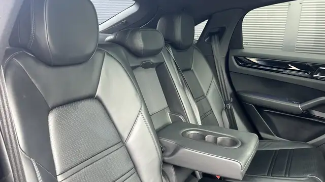 Porsche Cayenne view 14