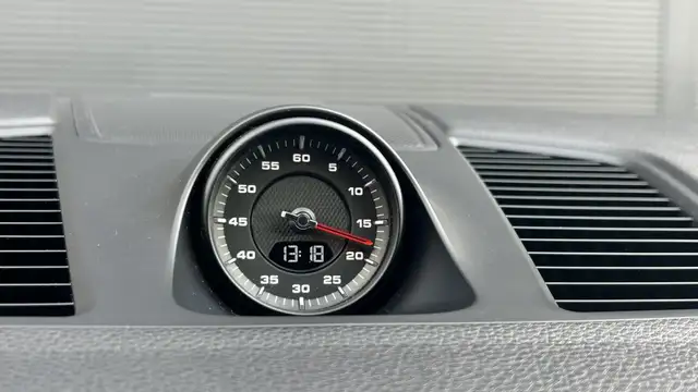 Porsche Cayenne view 28