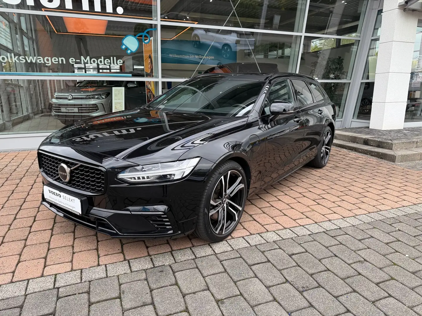 Volvo V90 T6 AWD R Design Recharge *Pano, Luftfahrwerk, Xen Schwarz - 2
