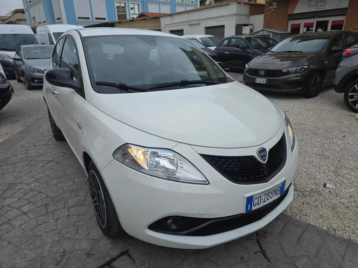 Lancia Ypsilon 1.0 FireFly 5 porte S&S Hybrid Ecochic NO Obbli. d Weiß - 1
