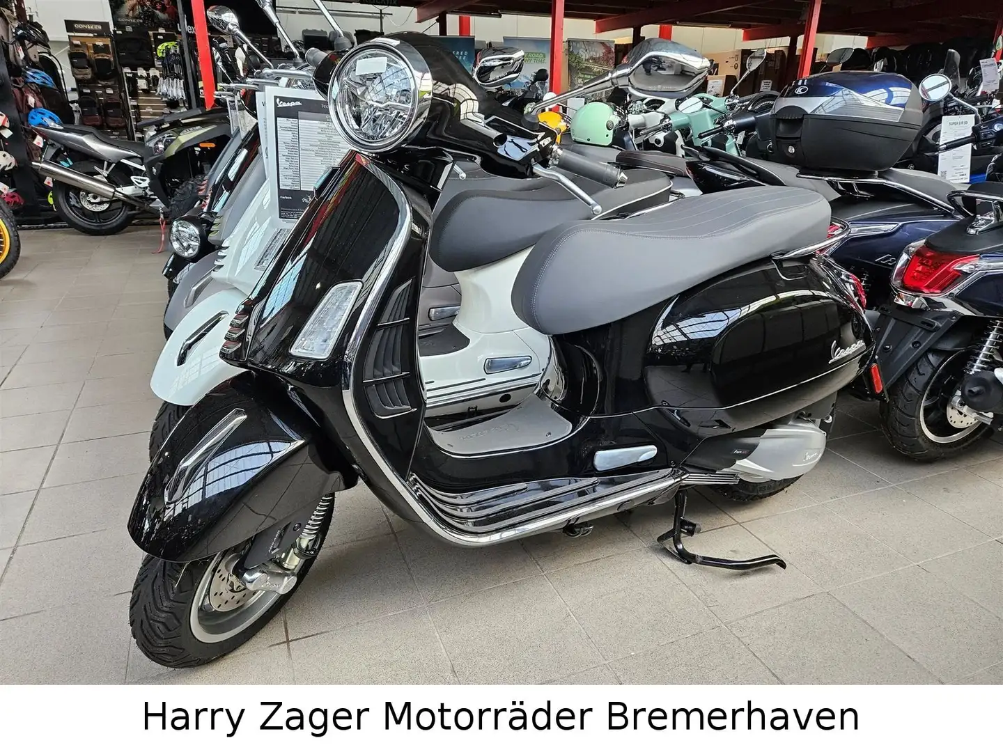 Vespa GTS 300 sofort lieferbar Black - 1