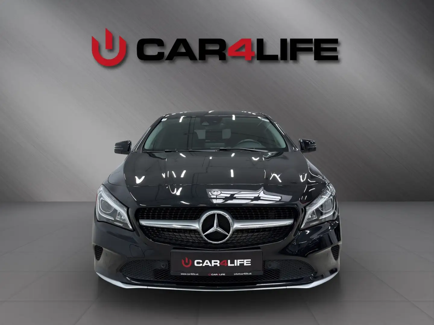 Mercedes-Benz CLA 220 d Shooting Brake 4MATIC Aut. Schwarz - 2