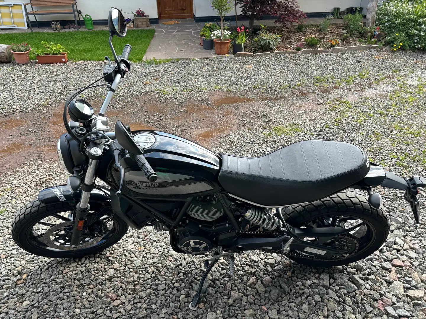 Ducati Scrambler 400 Sixtytwo Negru - 1