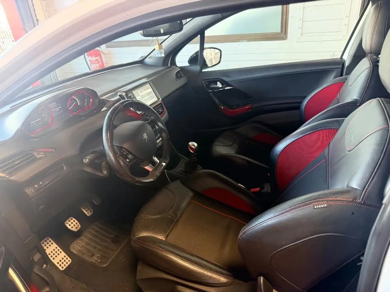 Peugeot 208 208 — photo 5